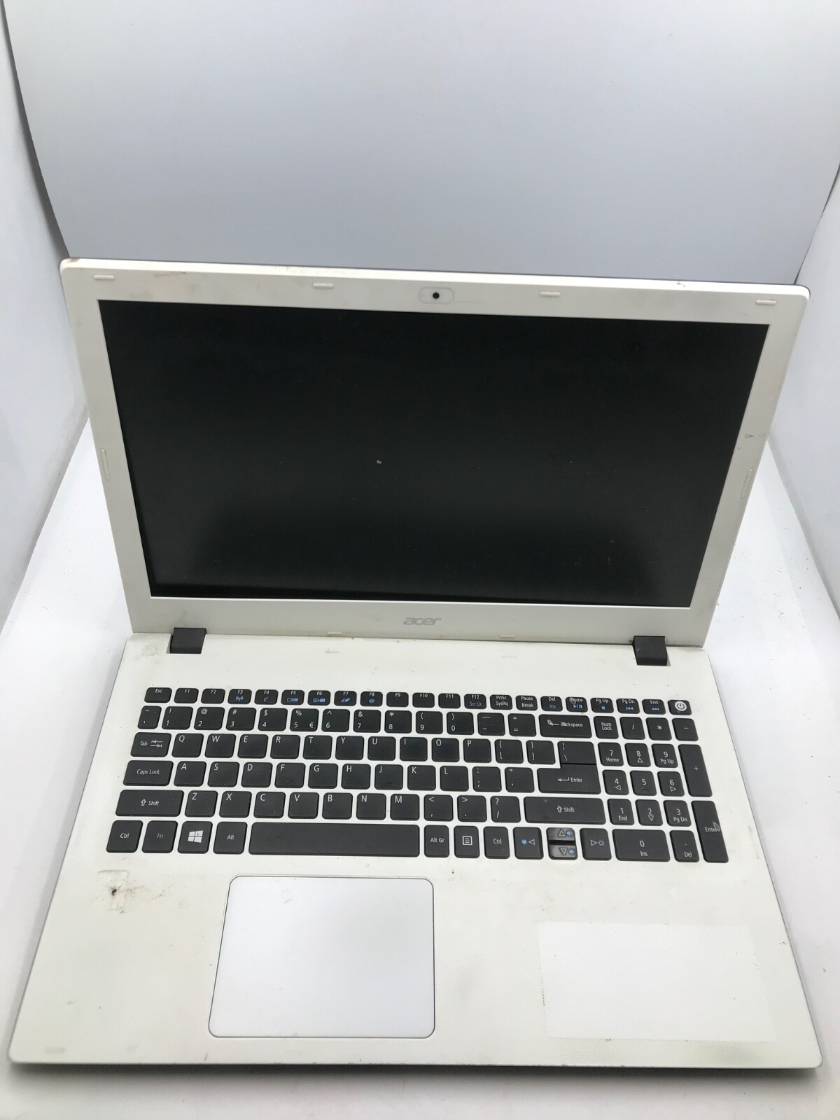 Acer Aspire E5-573 15″ Laptop Intel Core i5 4th Gen. – NO POWER/BAD HINGE – MZ