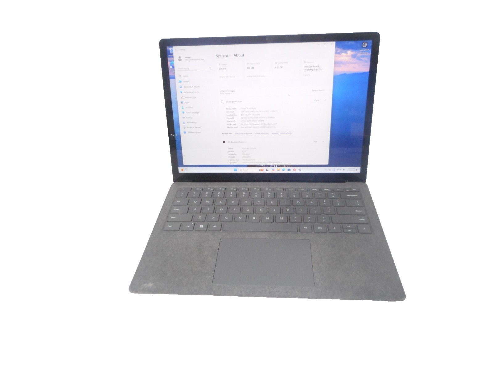 Microsoft Surface Laptop 5 13.5” Touch (256GB SSD, Intel Core i5 12th Gen) read