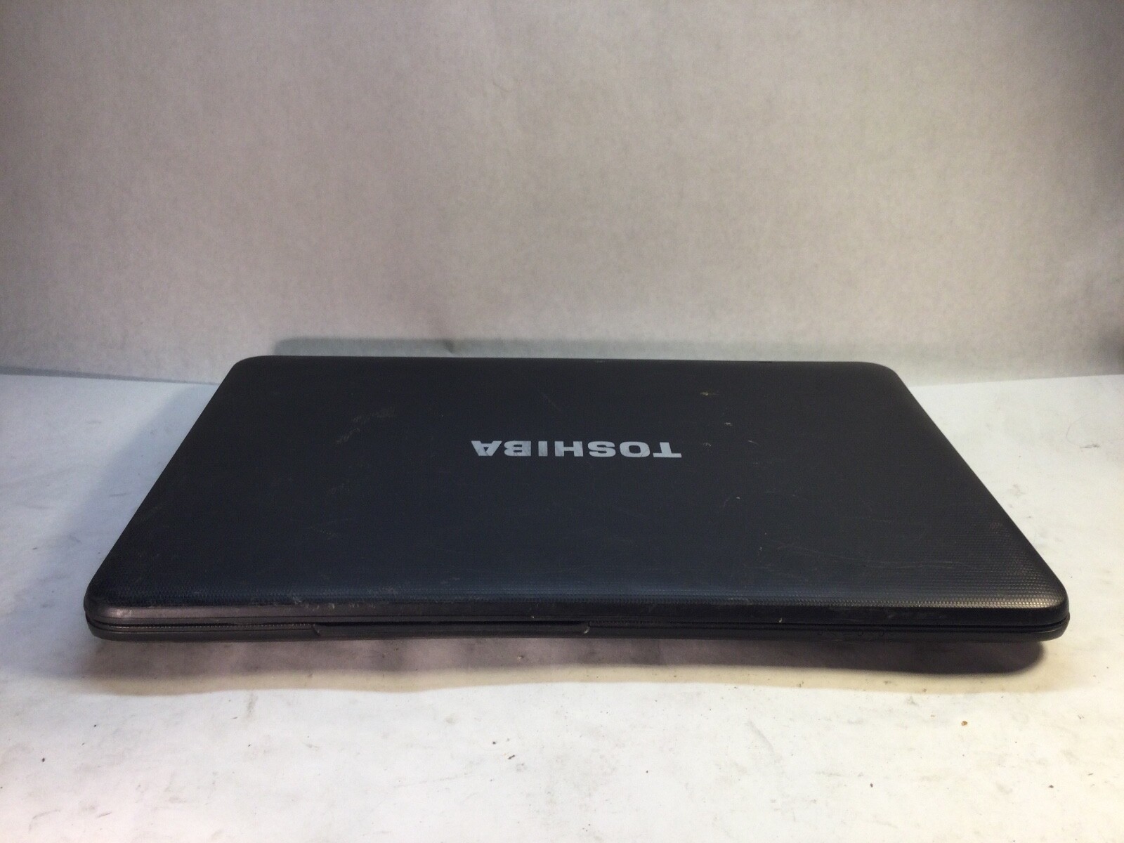 Toshiba Satellite Pro C855 15″ Laptop Intel Core i3 – POWERS/BROKEN DISPLAY – MZ
