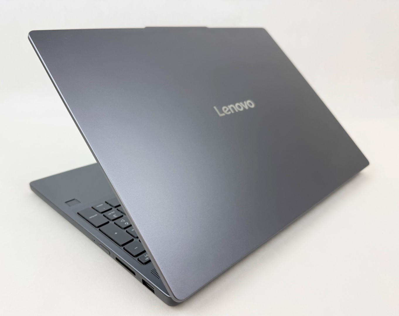 Lenovo IdeaPad Slim 3x 15Q8X10 15.3″ WUXGA Touch Snapdragon X 16GB 1TB SSD W11H