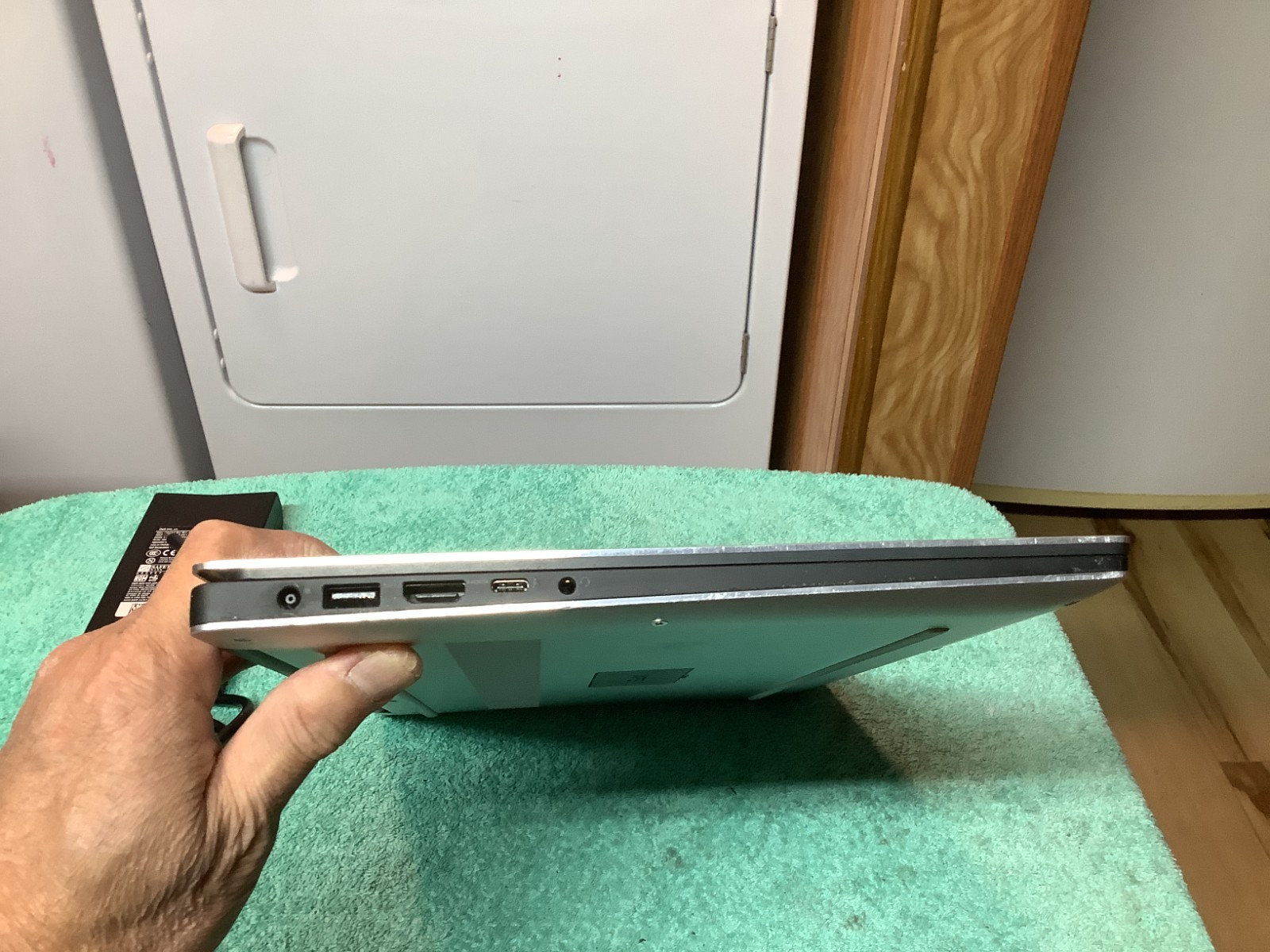 Dell XPS 9570 Gaming-GTX1050, i5-8300H, 16 GB – 512 GB Windows 11 Pro # 1CW33X2