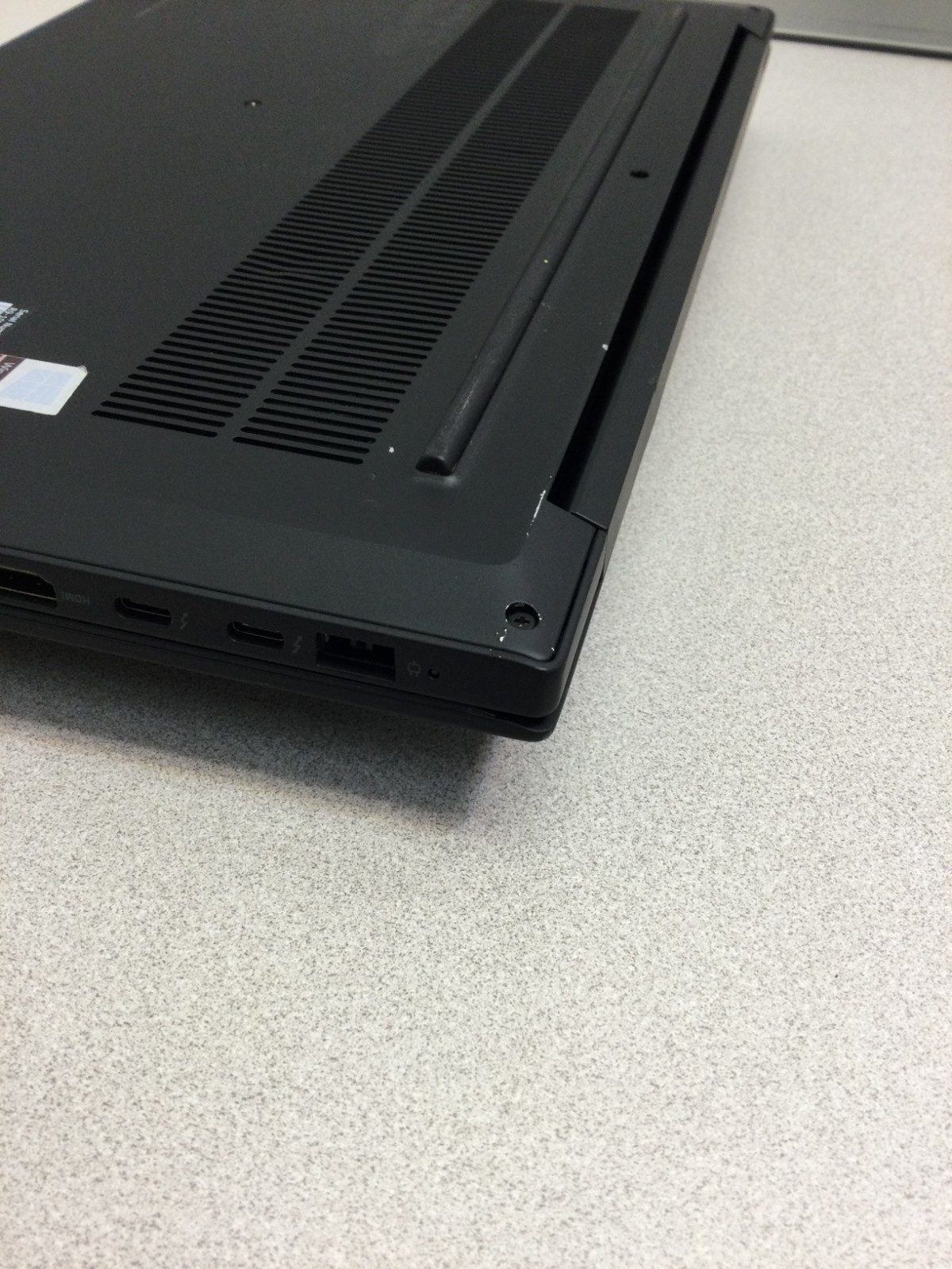 Lenovo ThinkPad P1 Gen 3 – 15.6″Core i9-10885H 12GB RAM 256 SSD WIN 11 PRO