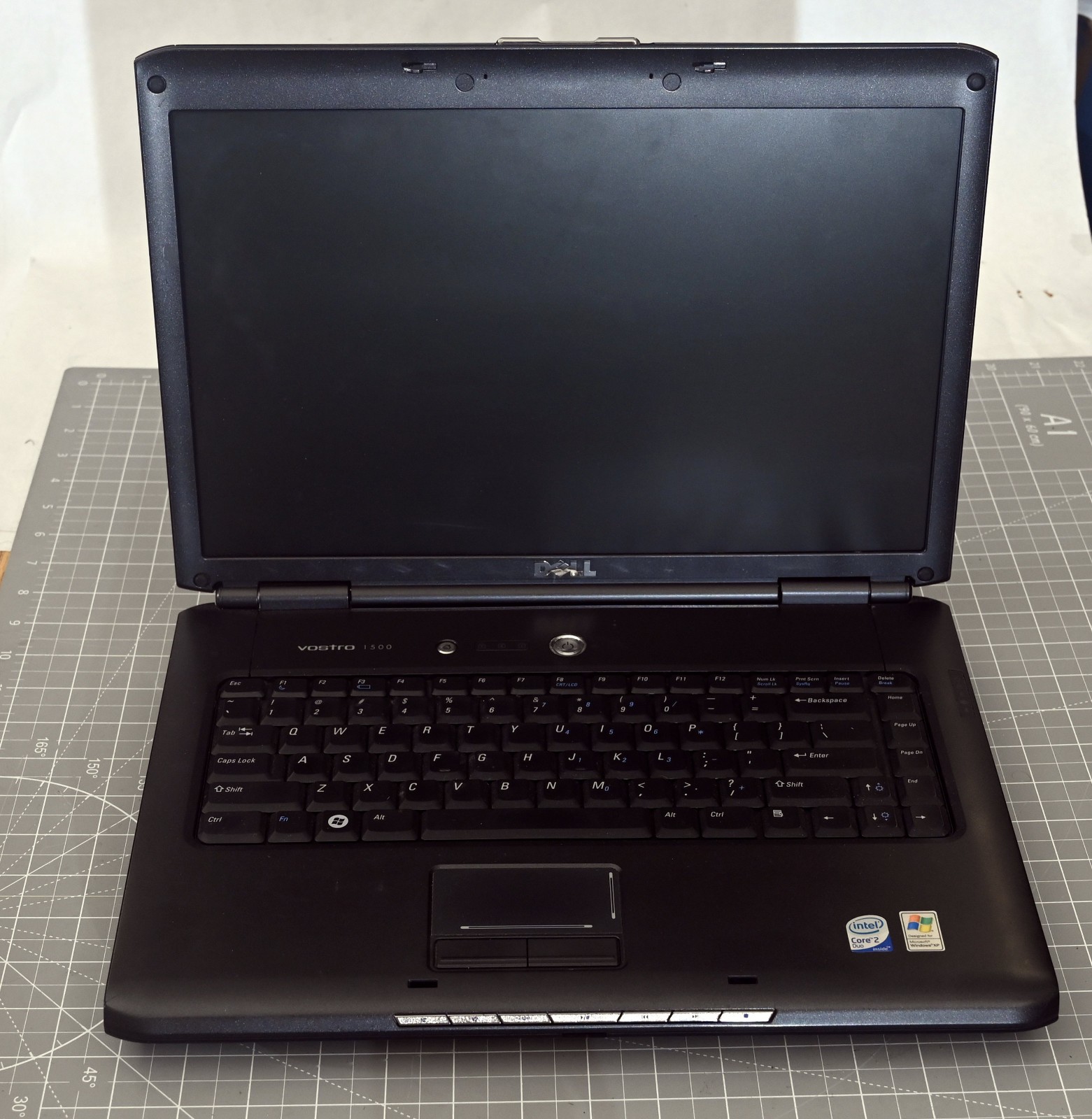 Dell Vostro 1500 15.4” Laptop Core 2 Duo 2 GB RAM 150 GB HDD Windows 7 READ!!