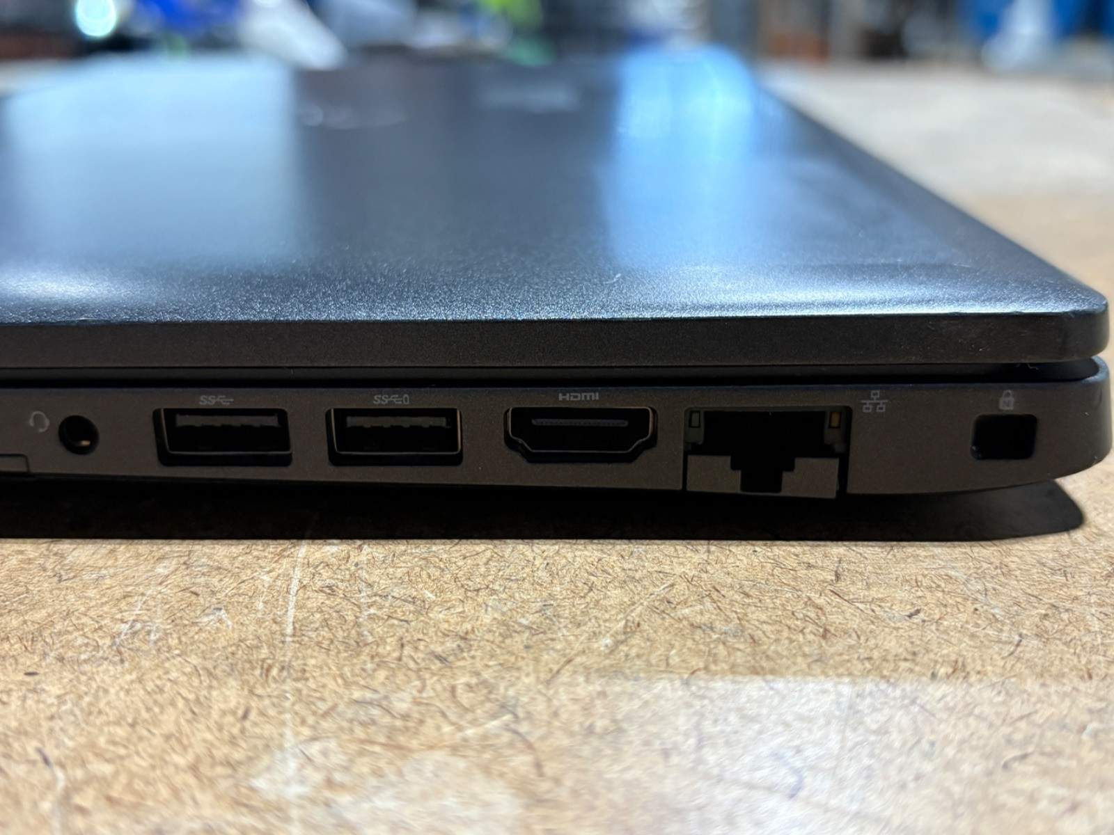 Dell Latitude 5400 14″ FHD i5-8365U 8GB RAM 256GB SSD No OS/Charger