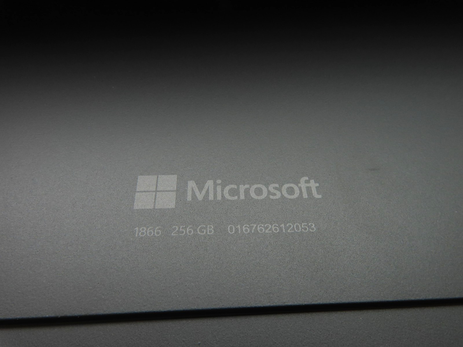 Microsoft Surface Pro 7 1866 12.3″ Intel Core i7-1065G7 16GB RAM 256GB SSD Read