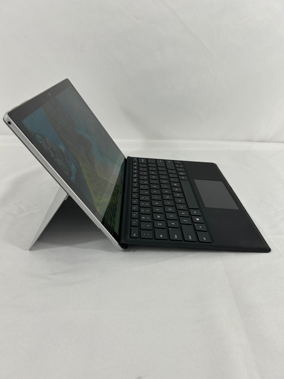 Microsoft Surface Pro 7 12.3″| i7-1065G7 | 16GB RAM | 256 GB NVMe | W11Pro