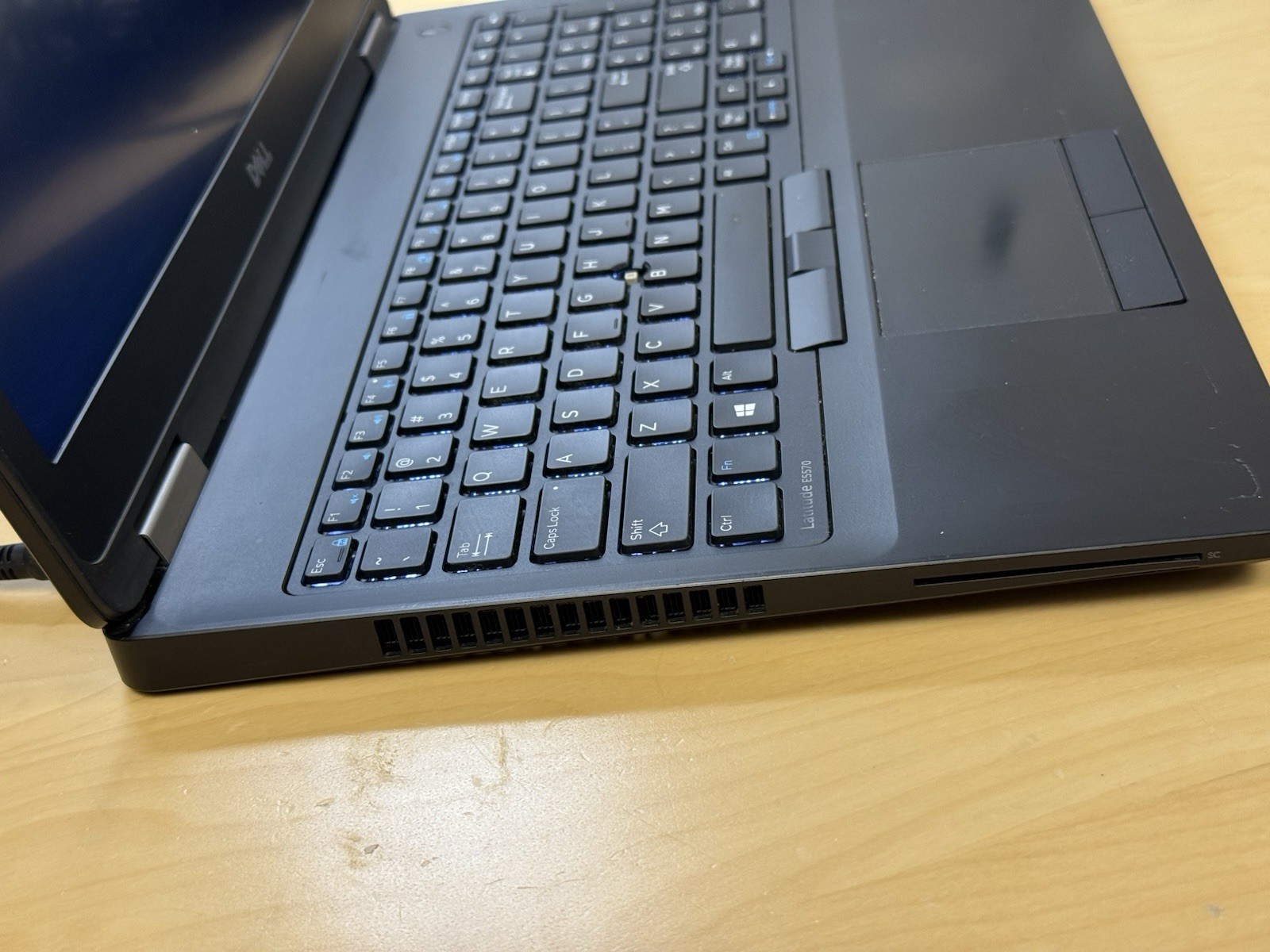DELL LATITUDE E5570 INTEL CORE I5-6300U 2.40 GHz 8GB RAM NO HDD / BATT – READ