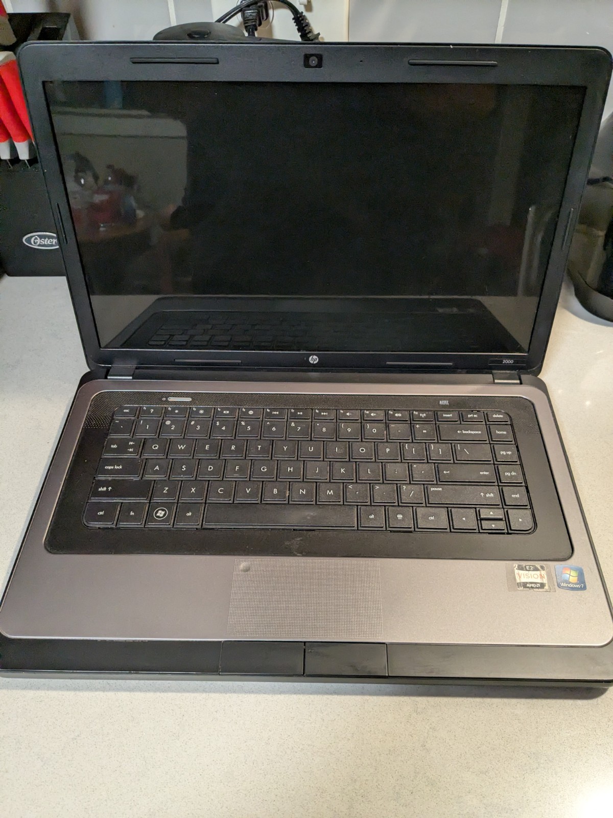 HP 2000 Notebook Laptop 15″ AMD E-450 1.65GHz 8GB RAM Win 7 Black