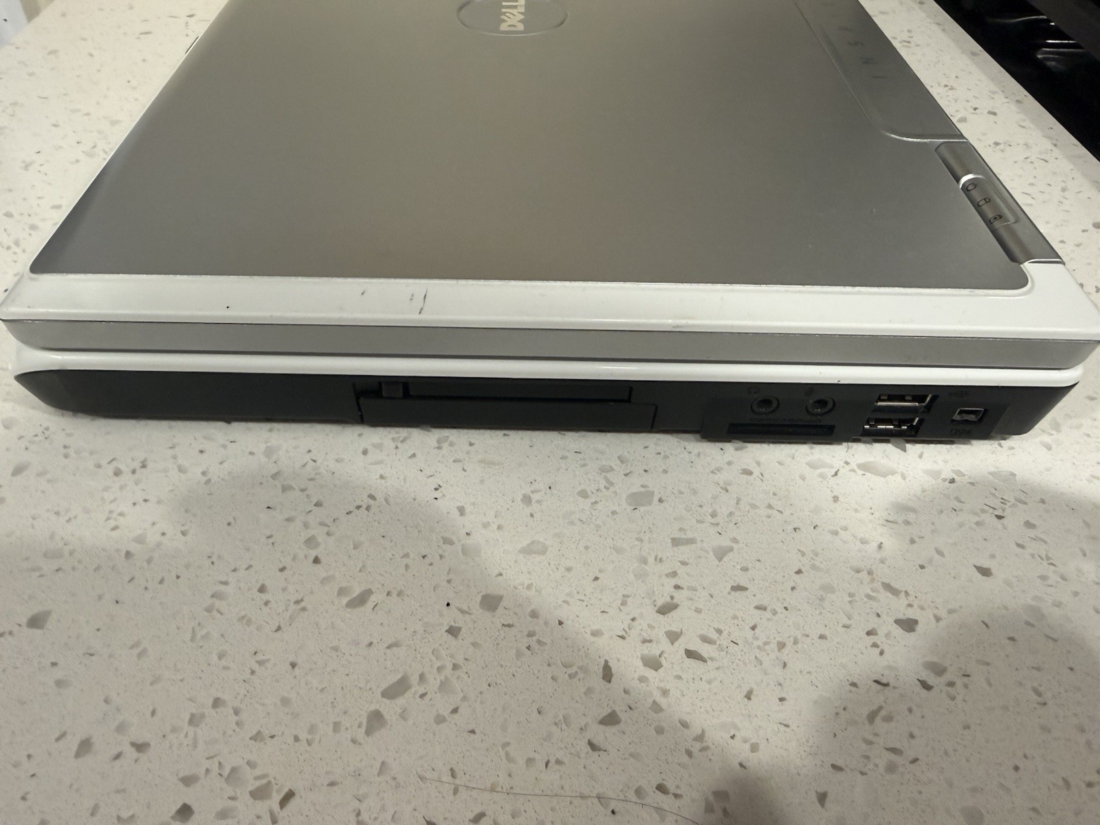 Dell Inspiron 6400 Laptop Intel Centrino 15.4″ Windows XP Media Center Wi-Fi DVD