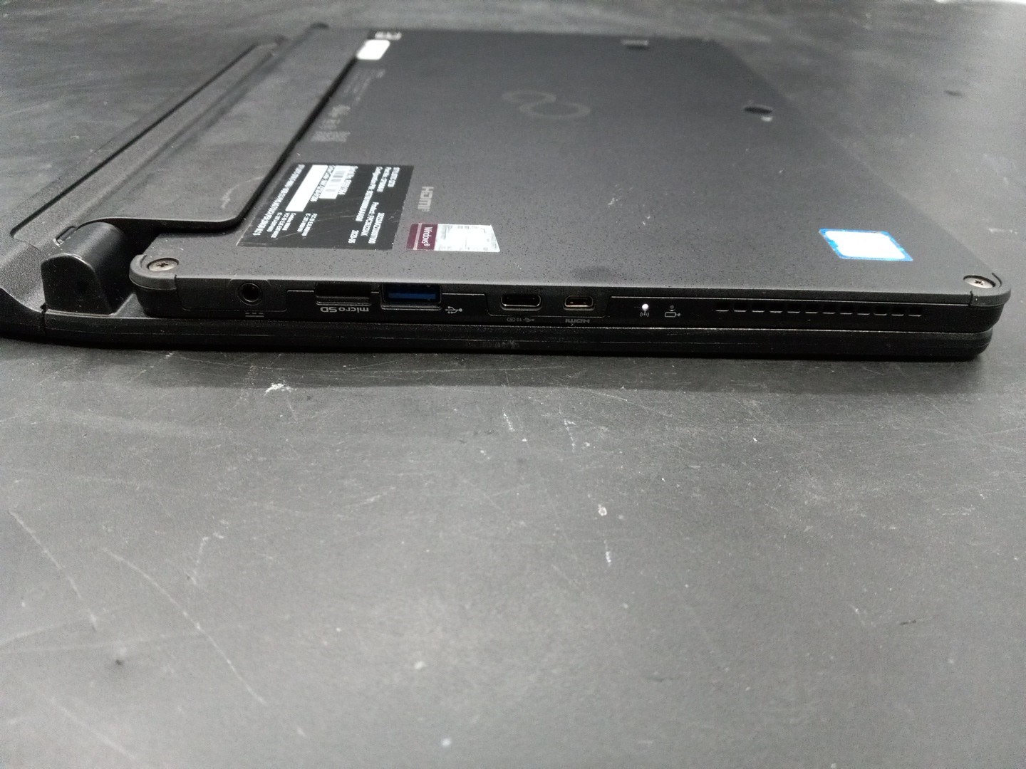 Lot of 13 – Fujitsu Stylistic Q739 – i7-8665U 1.90GHz – 16GB – 256GB – No OS