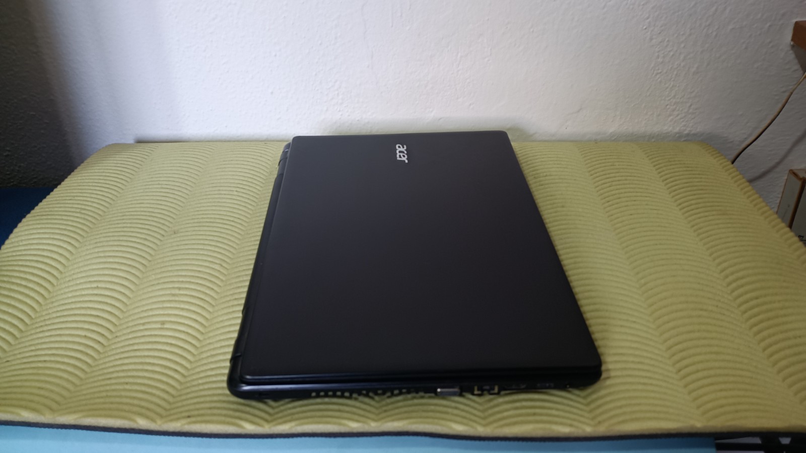 Acer Aspire E1-521G AMD A8-6410 8GB 256GB SSD 15.6″ AMD RADEO R5 M240 2GB