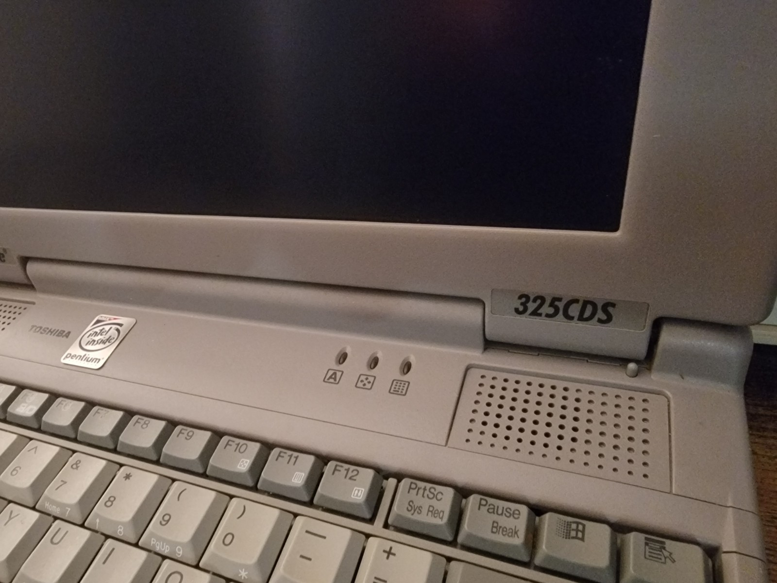 Toshiba 325CDS & Toshiba 2065CDS Satellite Vintage Laptop – Retro – WIN 98 DOS