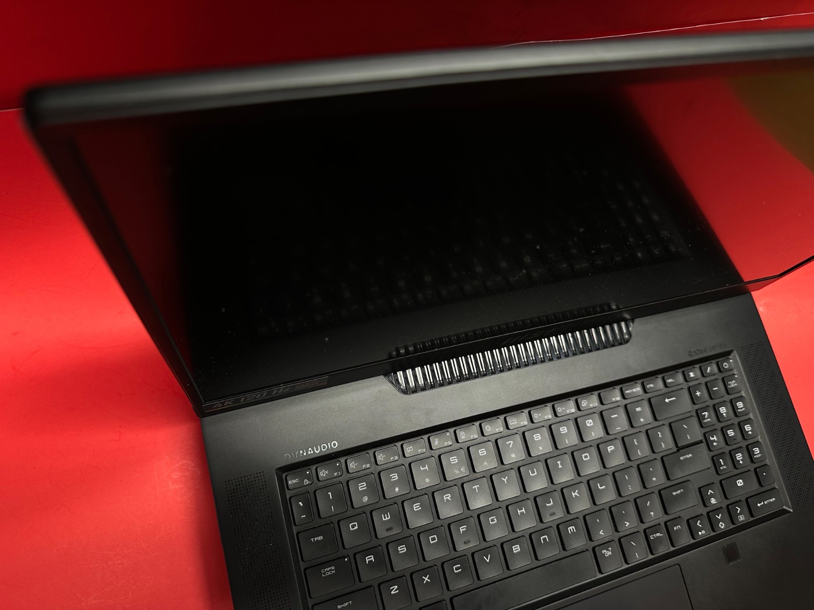 MSI Titan GT77HX Titan GT77HX – i9‑12900H No Drives – No Ram- Parts / Fix