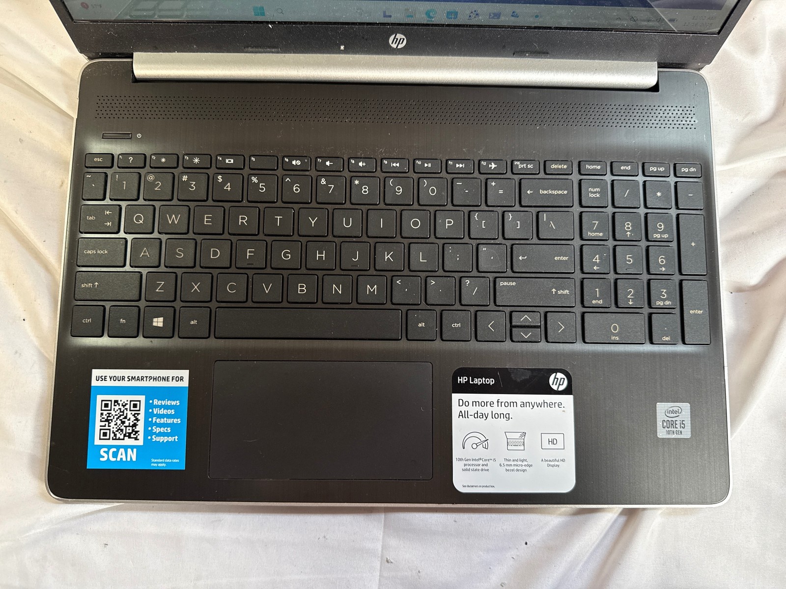 HP Notebook 15-dy1045nr Intel Core i5-1035G1 8 GB 256GB SSD 15.6″