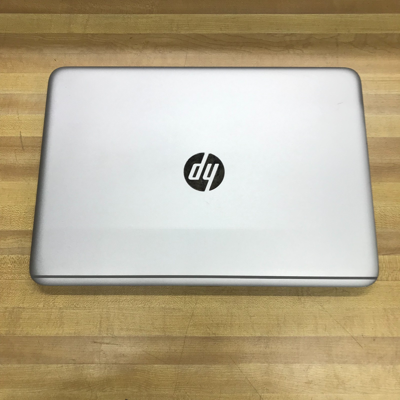 HP EliteBook Folio 1040 G3 14″ i5-6200U 2.3GHz 8GB 256GB SSD (Windows 11 Pro)