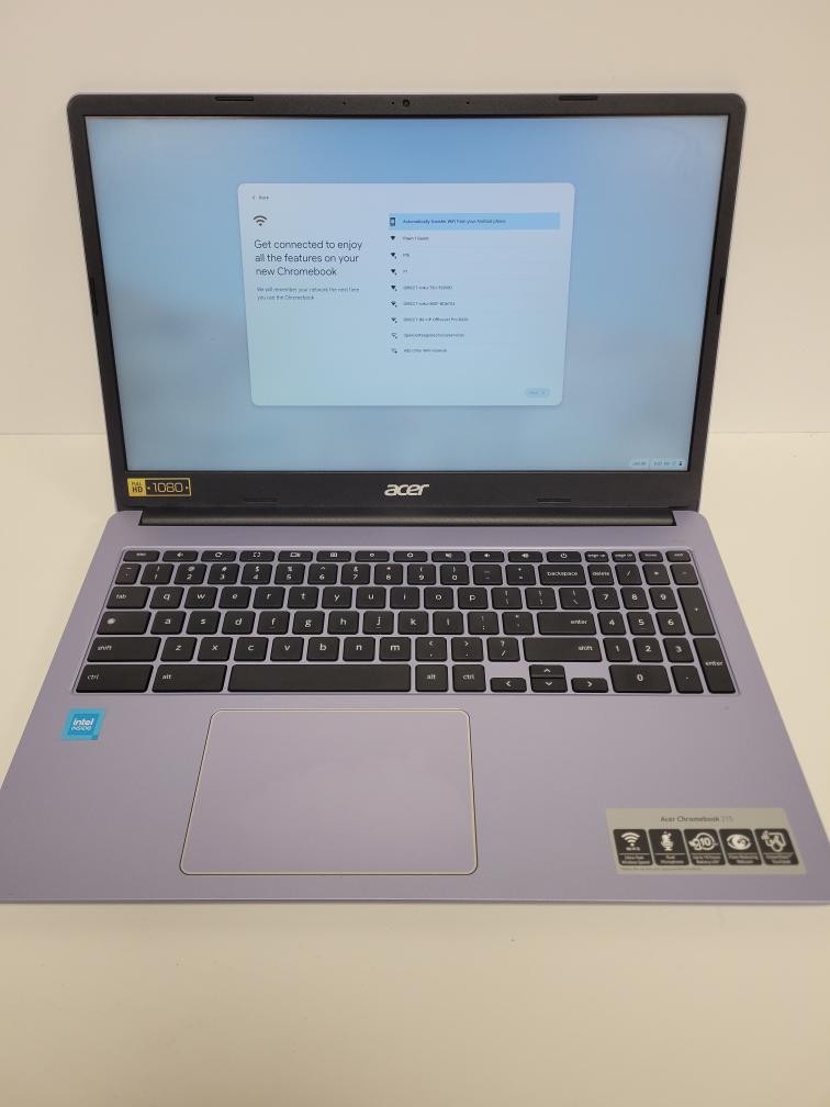 Acer Chromebook with charger, see pictures. 4GB and 64GB hard drive (P04024492)
