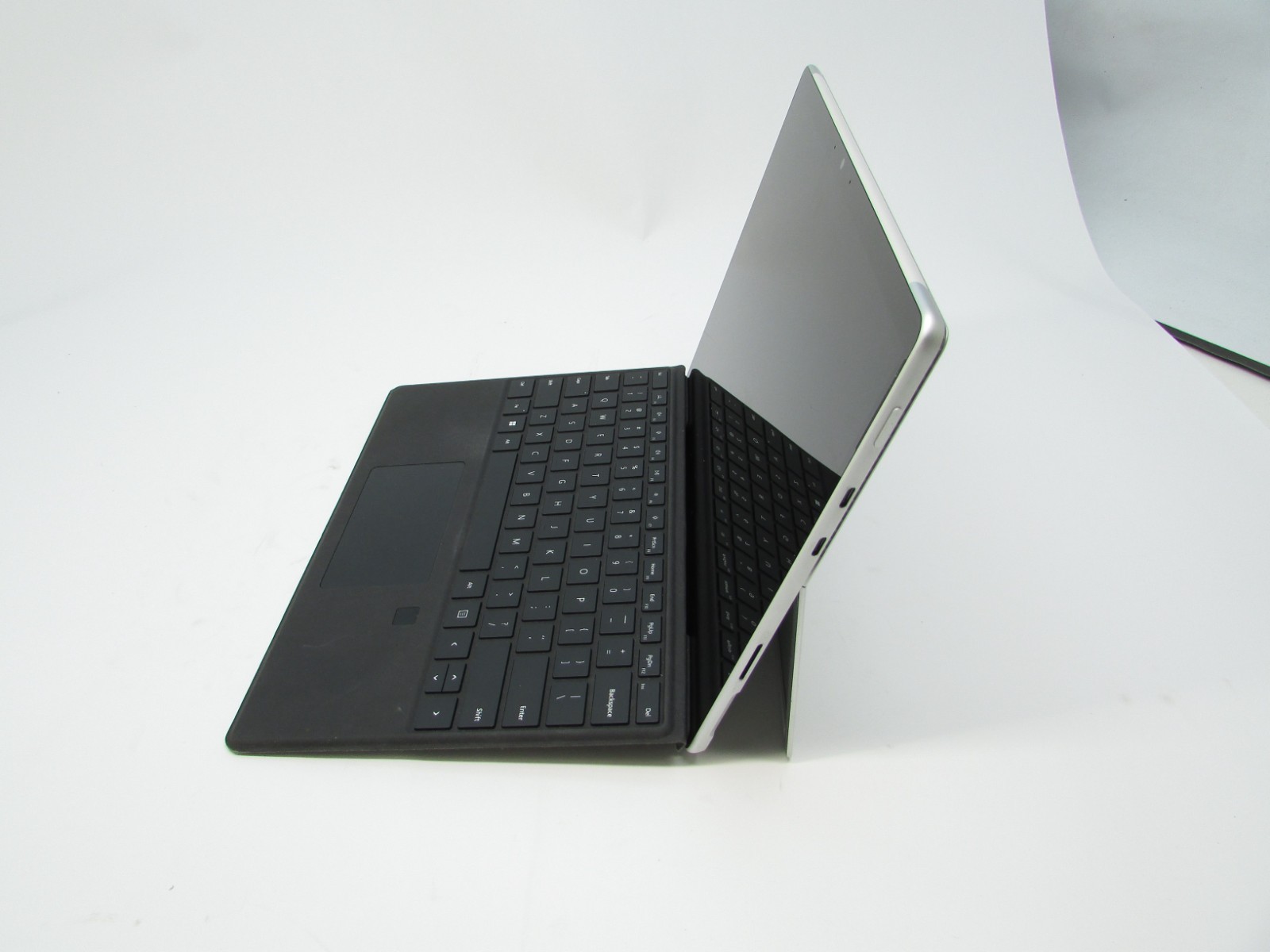 Microsoft Surface Pro 8 1983 13″ i5-1135G7 2.4GHz 8GB RAM 128GB No OS/AC