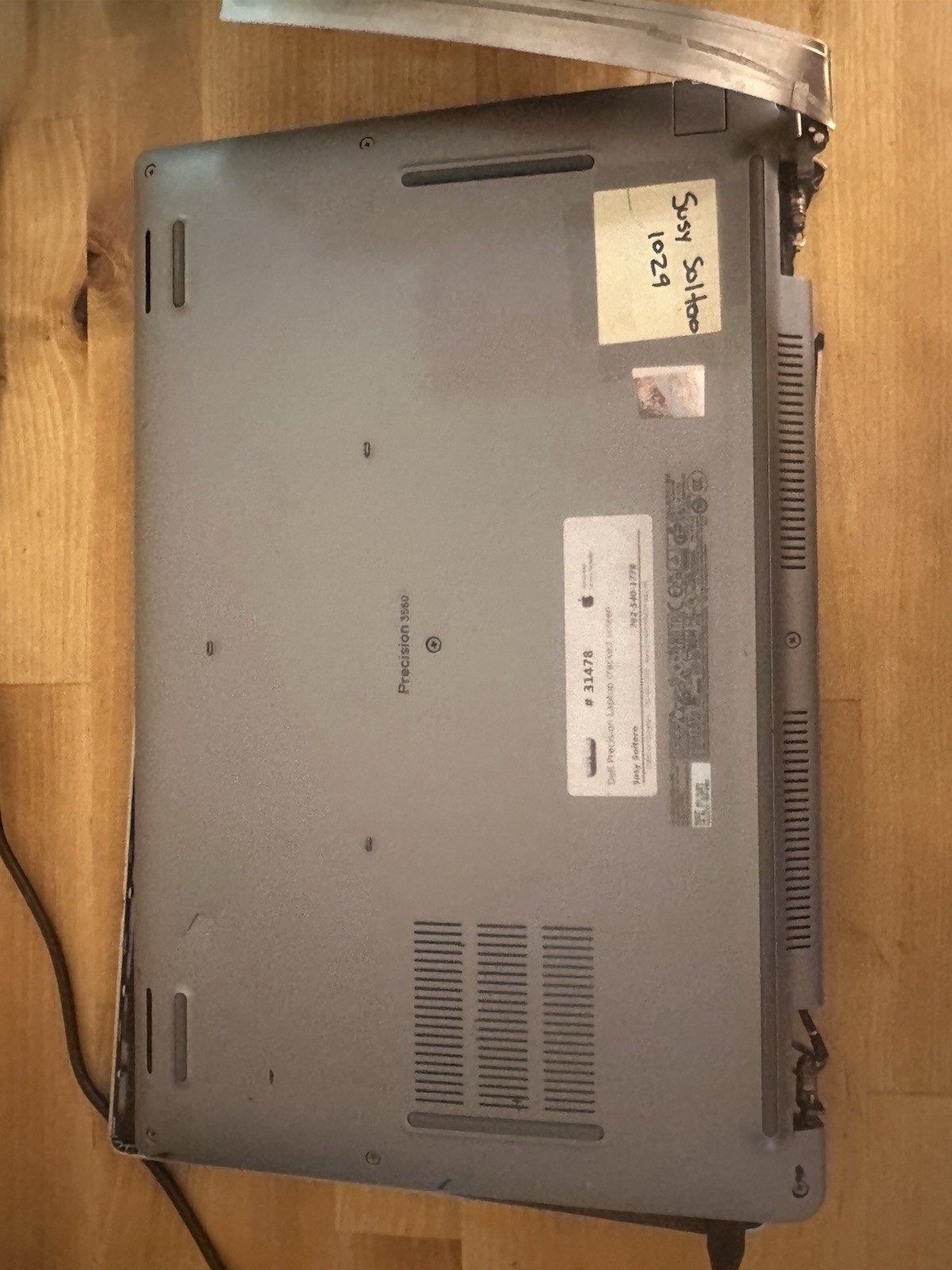 Dell Precision 3560 Mobile Workstation Core i5 No Display Broken Hinges