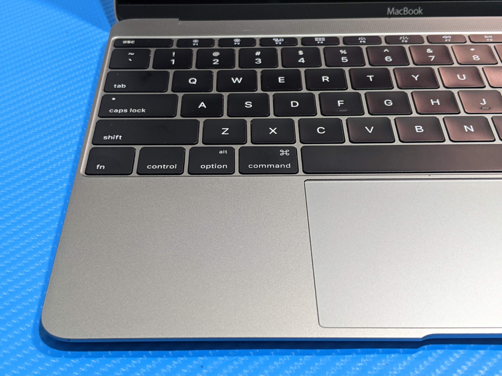 Apple MacBook 12″EARLY-2016 A1534 MLHA2LL/A M3-6Y30 1.1Gh 8GB 256GB SSD Monterey