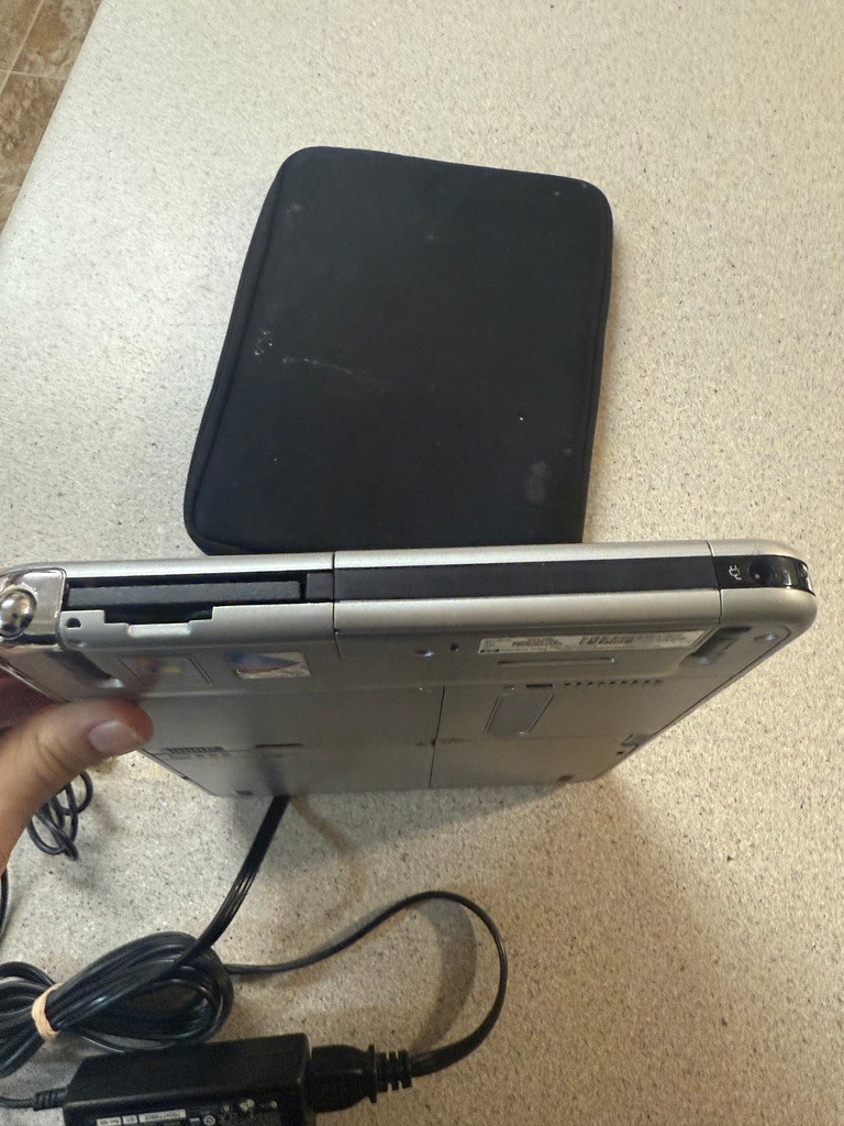 HP Compaq tc1100 Tablet PC Pentium M 1GHz 256MB. BATTERY ISSUE BUT READ DESCRIPT