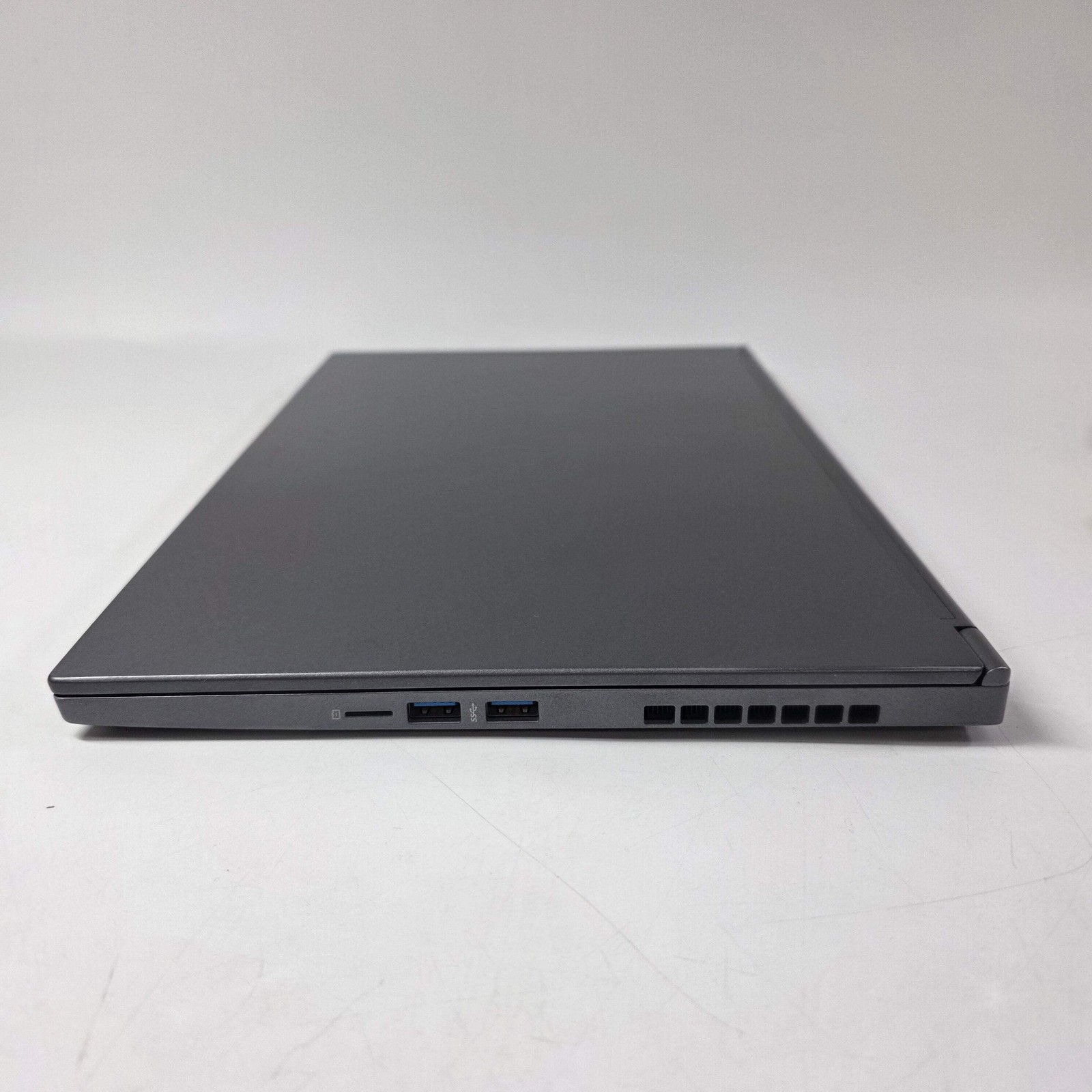 eluktronics Laptop ryzen 9 5900hx 3.30GHz 32GB RAM 1TB SSD GeForce RTX 3080