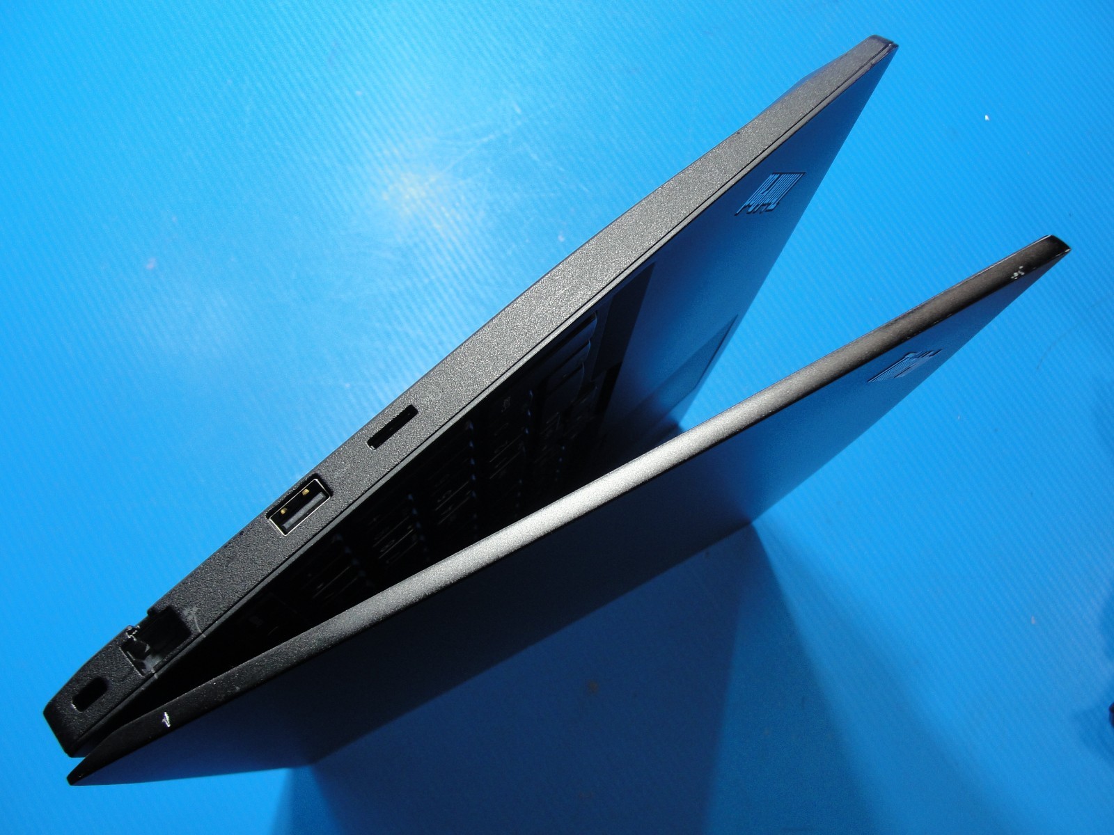 Lenovo ThinkPad E585 15.6” HD AMD Ryzen 3 2200U 2.5GHz 4GB 256GB+Original Charge