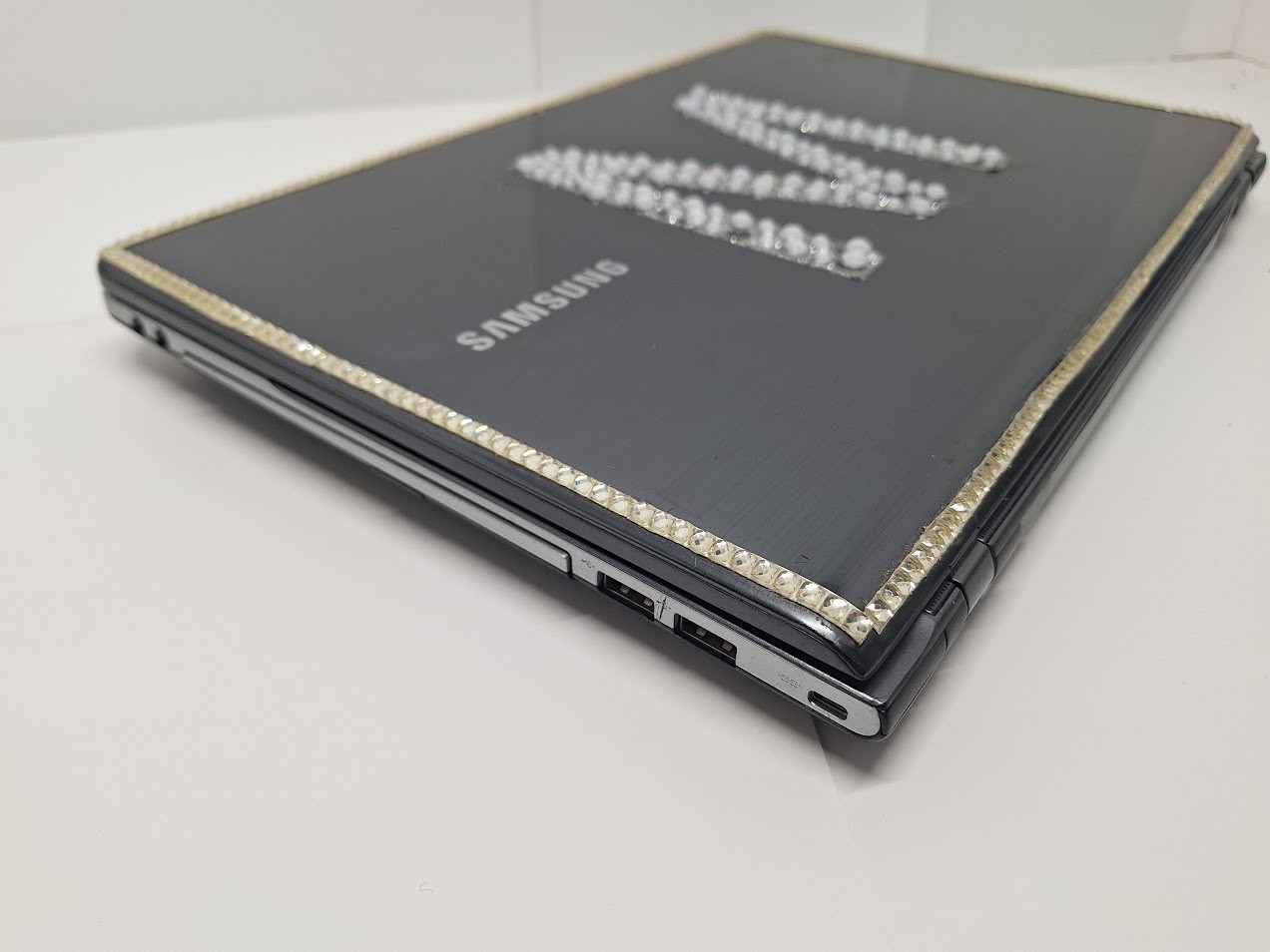 Samsung NP355V5C Laptop 750 GB HDD 4GB Ram for Parts/Repair