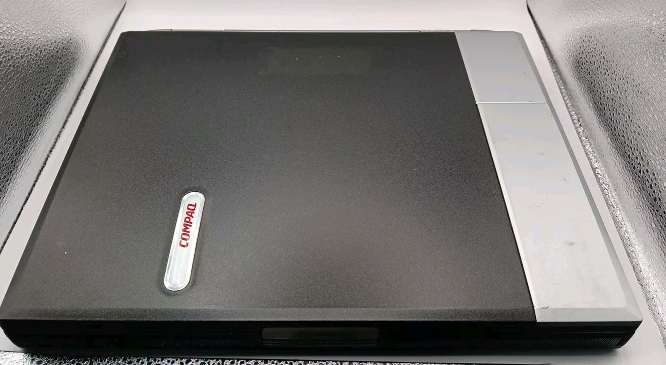 14″ Compaq Evo N800c Intel Pentium 4 2.0GHz/1GB RAM/DVD/No HDD/Cord