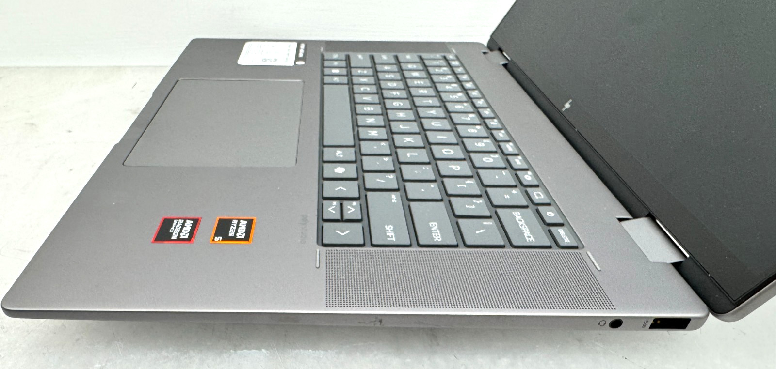 HP ENVY X360 16-ad0013dx Touch AMD Ryzen 5 8640HS@3.50GHz 256G 8G Win11 *Read*