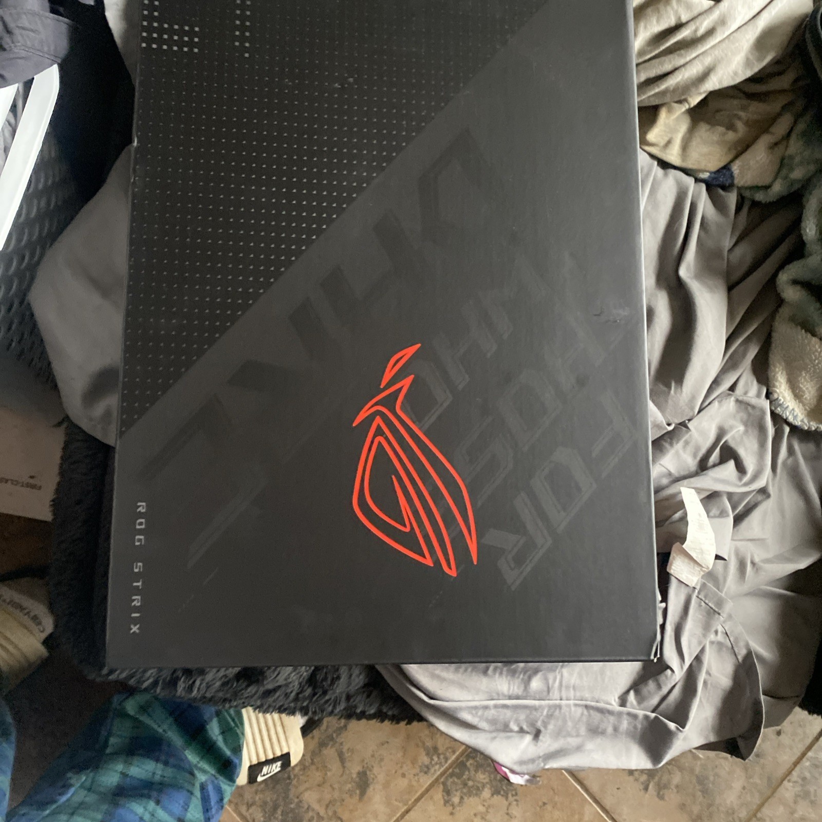 ASUS ROG Strix G17 Notebook/Laptop 17.3 in Black – G713RCRS73