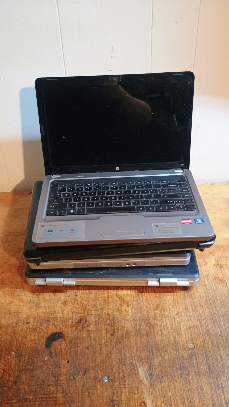 Lot Of 4 Old Vintage Compaq Hp Laptop For Parts Rebuild As Is Broken