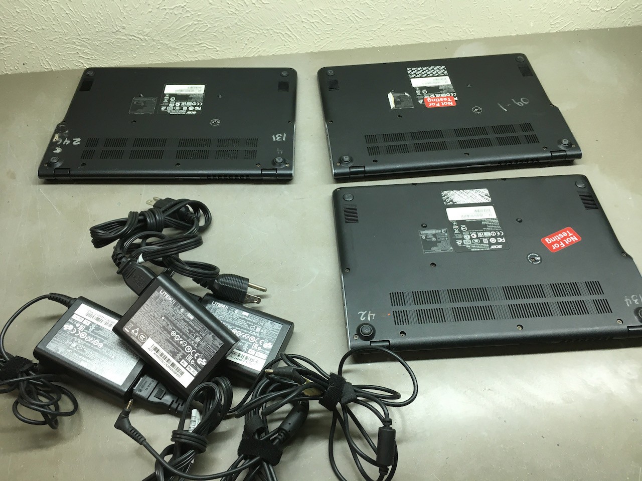 Lot 3x Acer Linux Laptops 1.40GHz 2955U 2GB DDR3 16GB SSD Mint Fedora Ubuntu