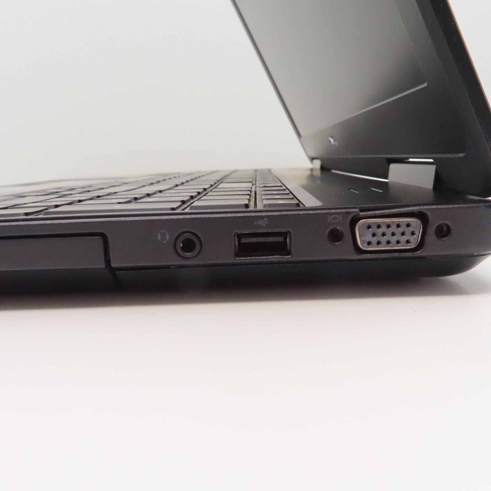 Dell Latitude E5540 Laptop Intel Core i3 1.70GHz 2 Cores 4GB DDR3L SDRAM