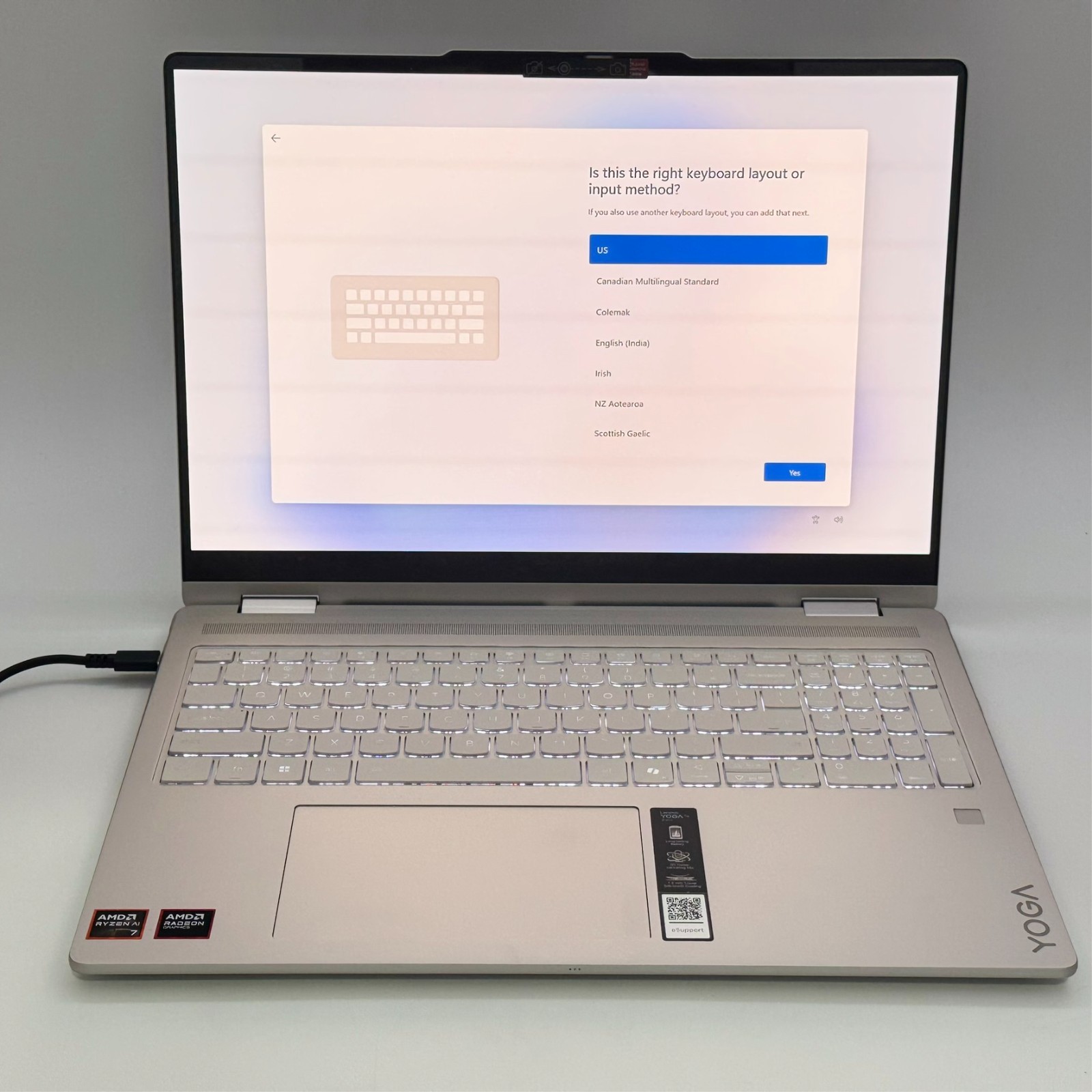 Lenovo Yoga 7a 16″ 2K OLED Touch Ryzen AI 7 24GB 512GB Copilot+ PC Laptop