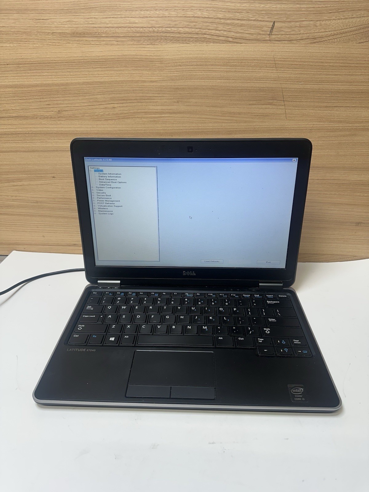 Dell Latitude E7240 i3-4010U 8GB RAM, No hdd with Charger