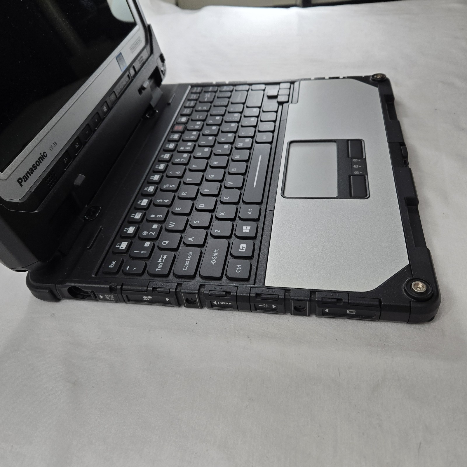 Panasonic Toughbook CF-33 i5-7300U 2.60GHz 256GB SSD 8GB Ram 4G – GPS – Grade B+