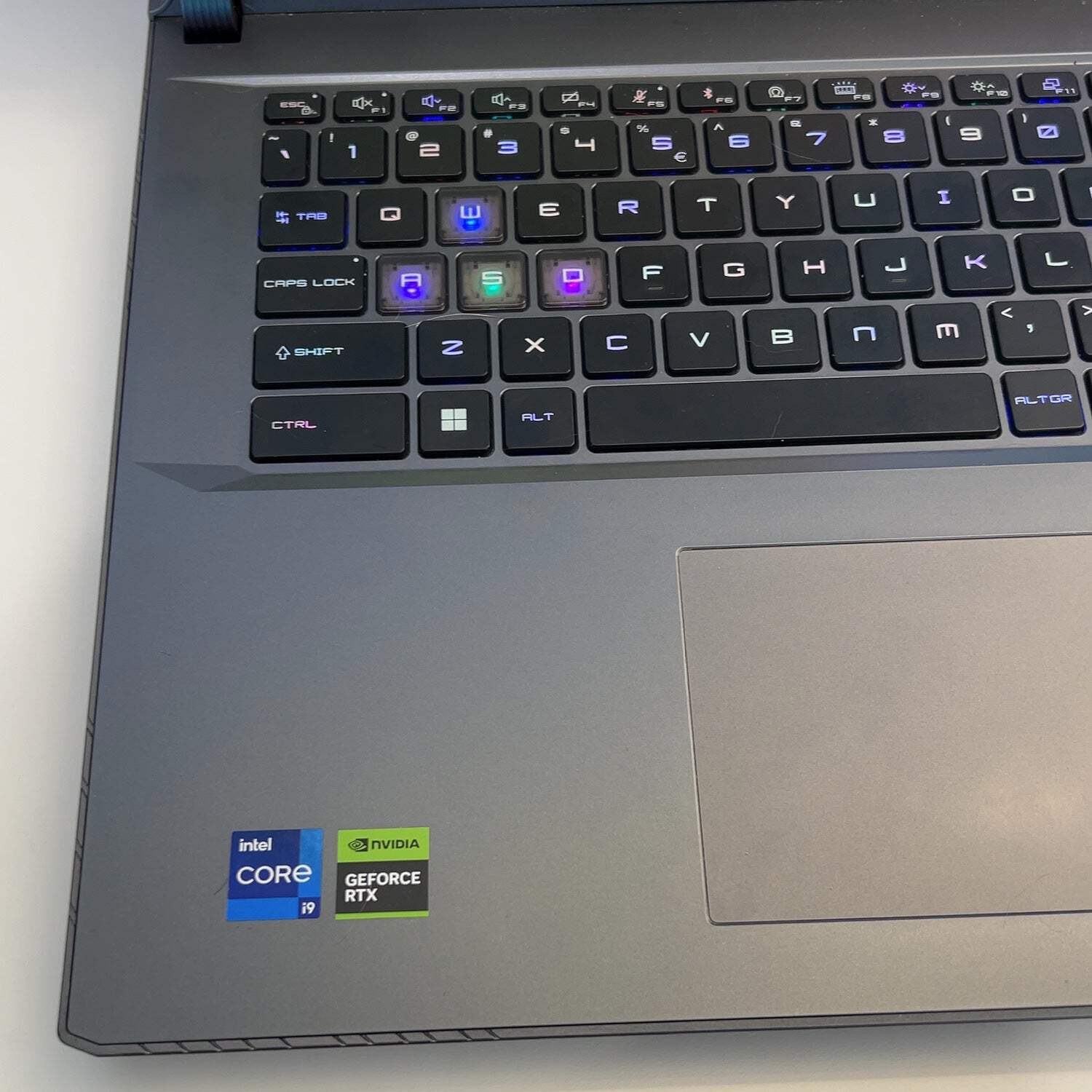 MSI Vector 17 HX A14VGG 17.3″ i9-14900HX 32GB RAM 1TB SSD GeForce RTX 4070