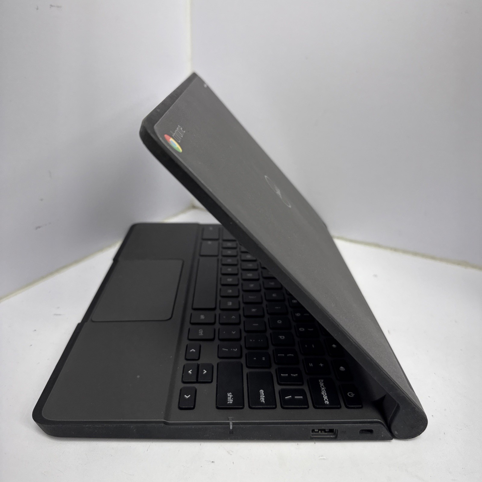 Dell Chromebook 11 P22T with Charger