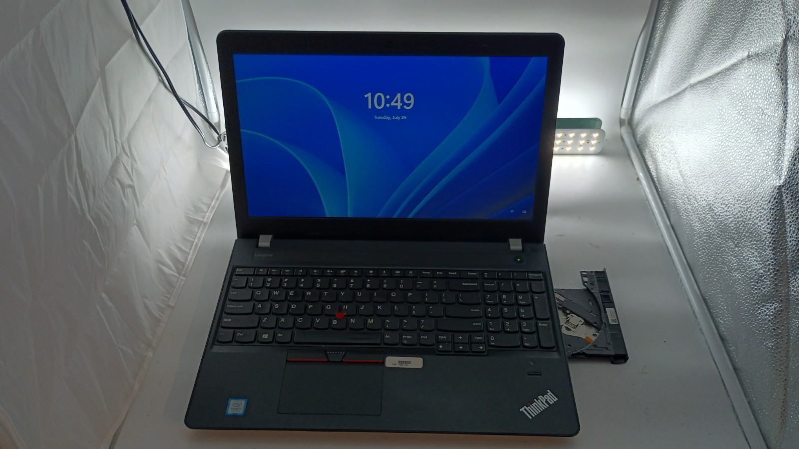 7302 ThinkPad E570 w/charger.i3-7100.Optical.8GB.500GB HDD.15.6″ .W11 Pro.Nice!!