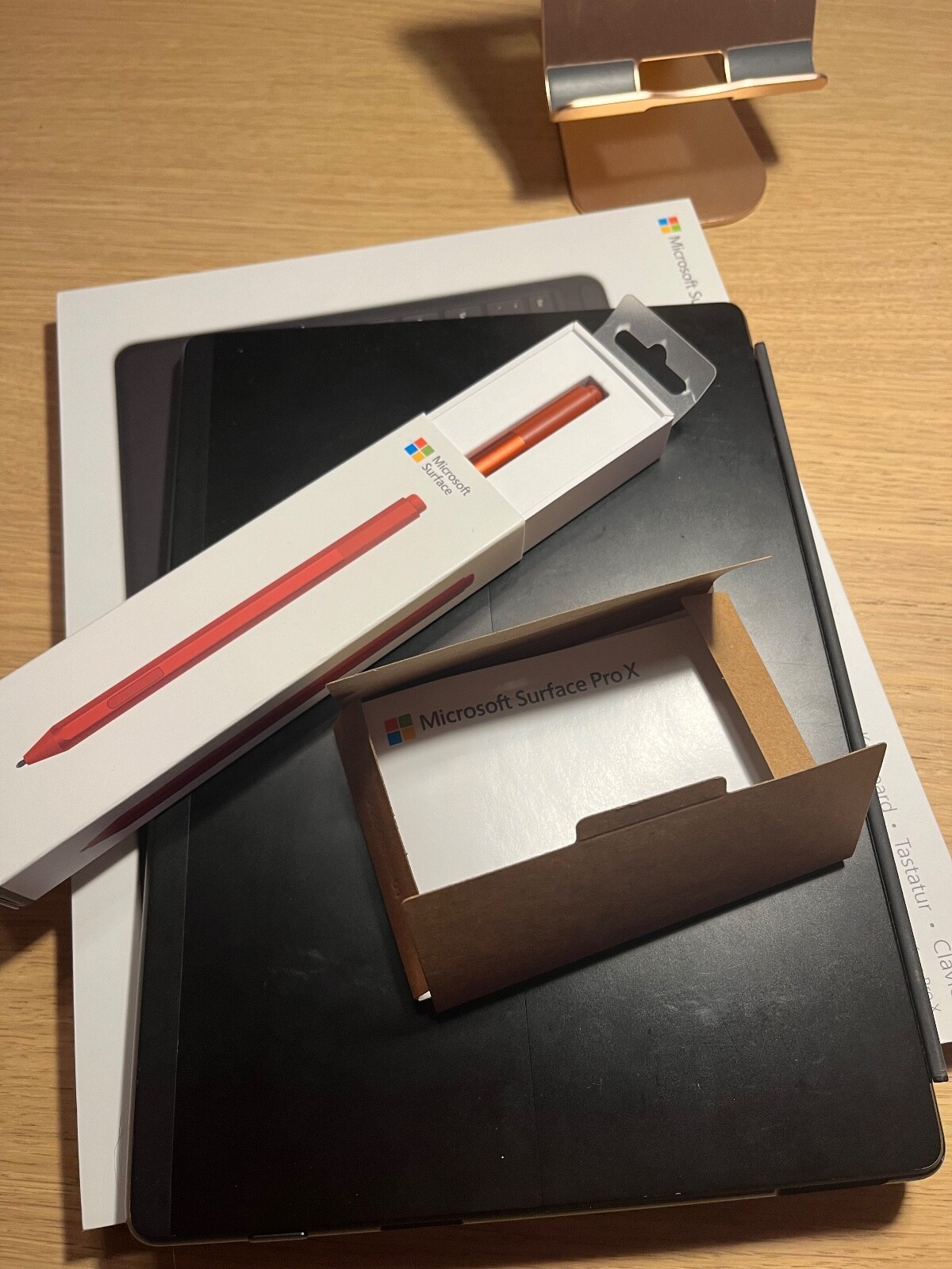 Microsoft Surface Pro X SQ1 16 GB/256 SSD Windows 11 Keyboard Pen and case