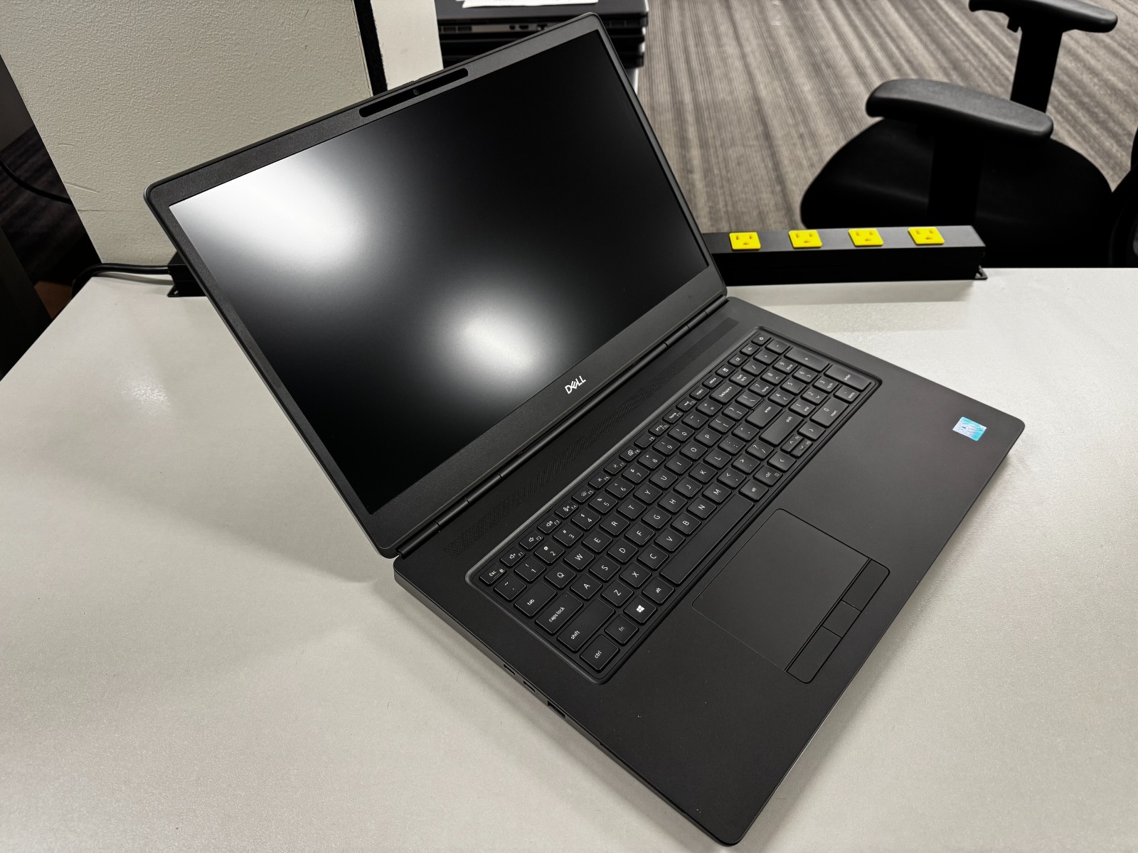 B Grade Dell Precision 17.3′ 7760 512GB SSD 32 GB RAM i7-11800H RTX A3000 NO OS!