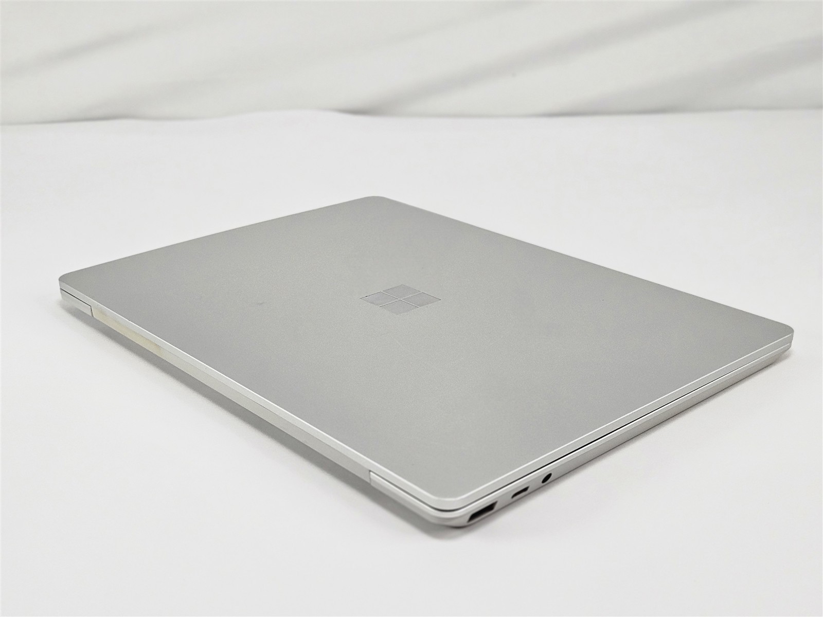 Microsoft Surface Laptop Go 2 12.4″ i5-1135G7 16GB RAM 256GB SSD Wn11 Grade A