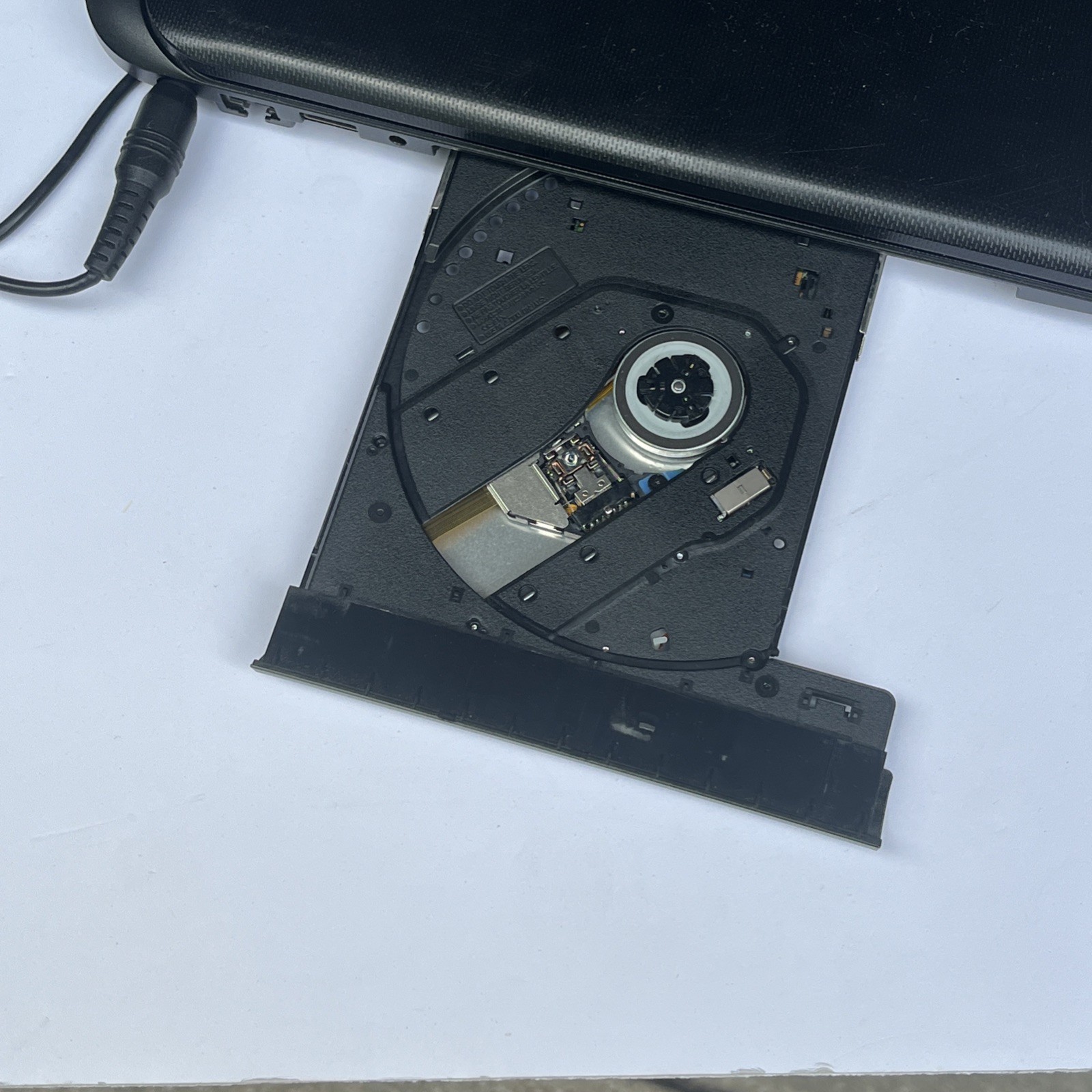 TOSHIBA SATELLITE C55D B5102 Includes Power Supply. Powers On.