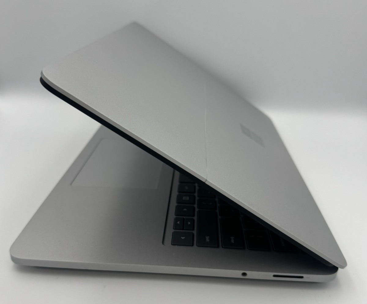 Microsoft Surface 14.4″ Laptop Core i7-11370H @ 3.30GHz 16GB RAM 512 NVME WIN 11