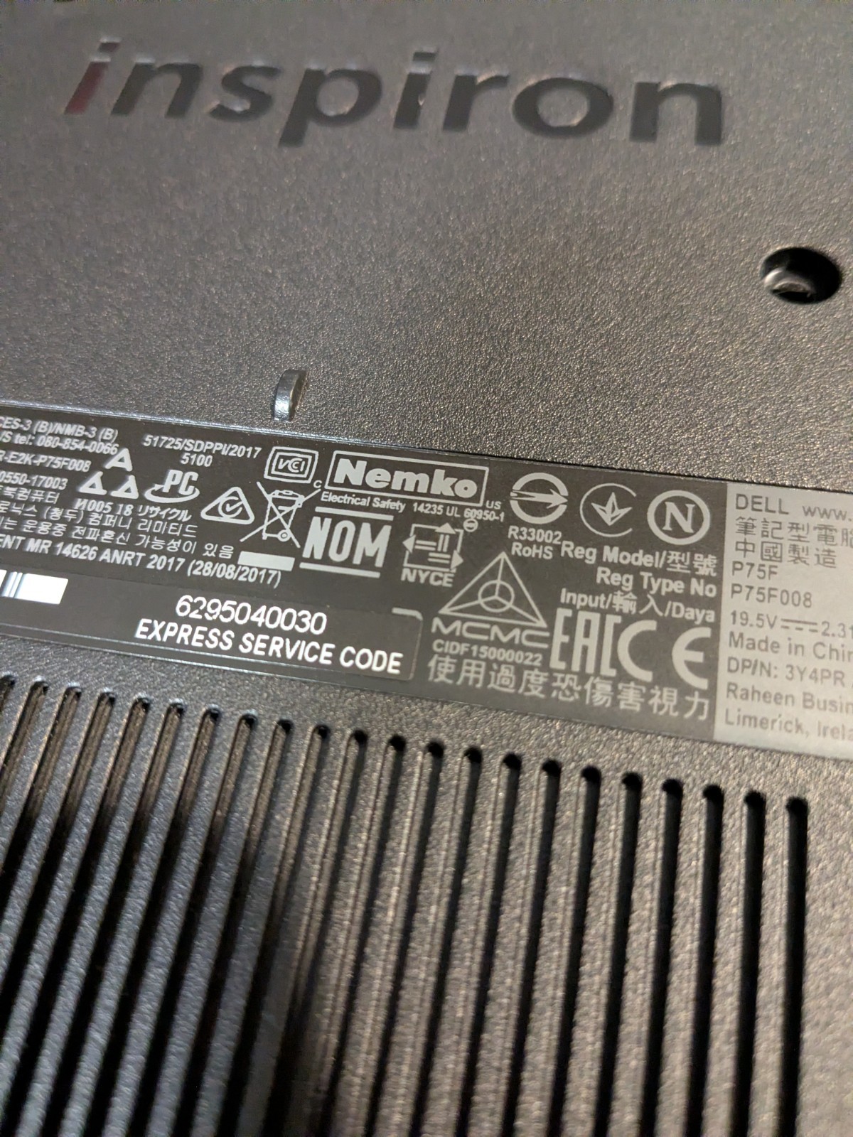 Dell Inspiron 3585 Laptop 15.6″ Ryzen 3 2200U 8GB Radeon Vega No HDD No OS