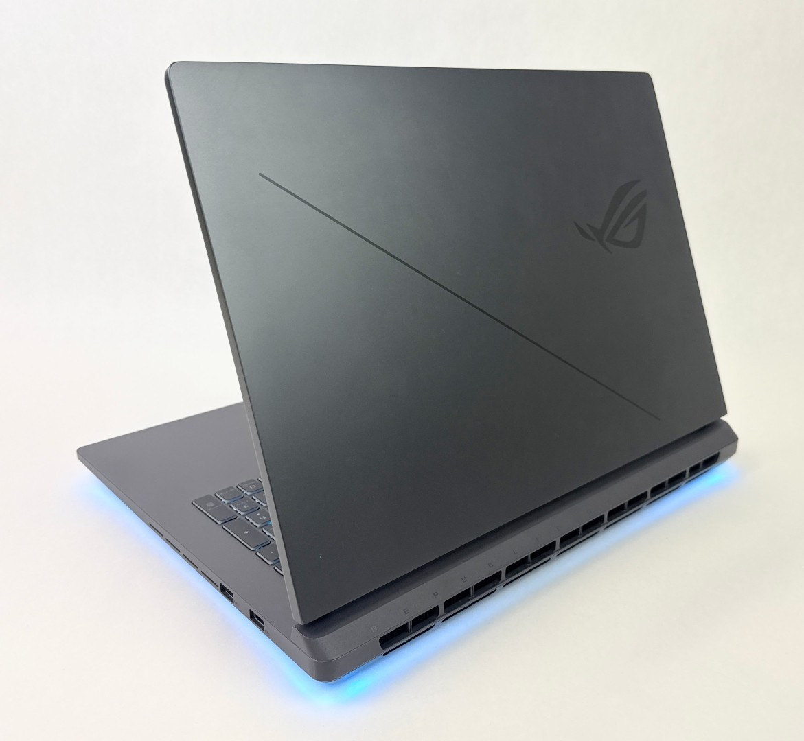 ASUS ROG Strix G18 18″ 2.5K 240Hz Ultra 9 275HX 32GB 1TB SSD RTX 5060 W11H