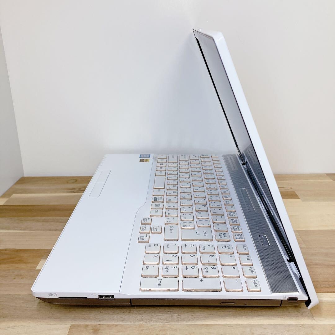 Fujitsu LIFEBOOK AH53/B3 8th generation i7 high speed SSD Notebook PC 17