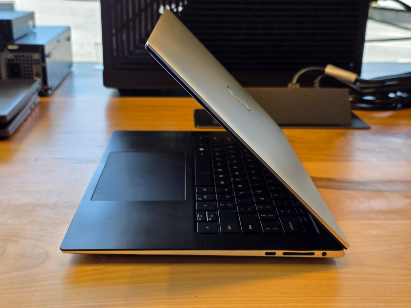 15″ Dell XPS 9520 – i7-12700H, 16GB, 1TB NVMe M.2 SSD | NVIDIA GeForce RTX 3050