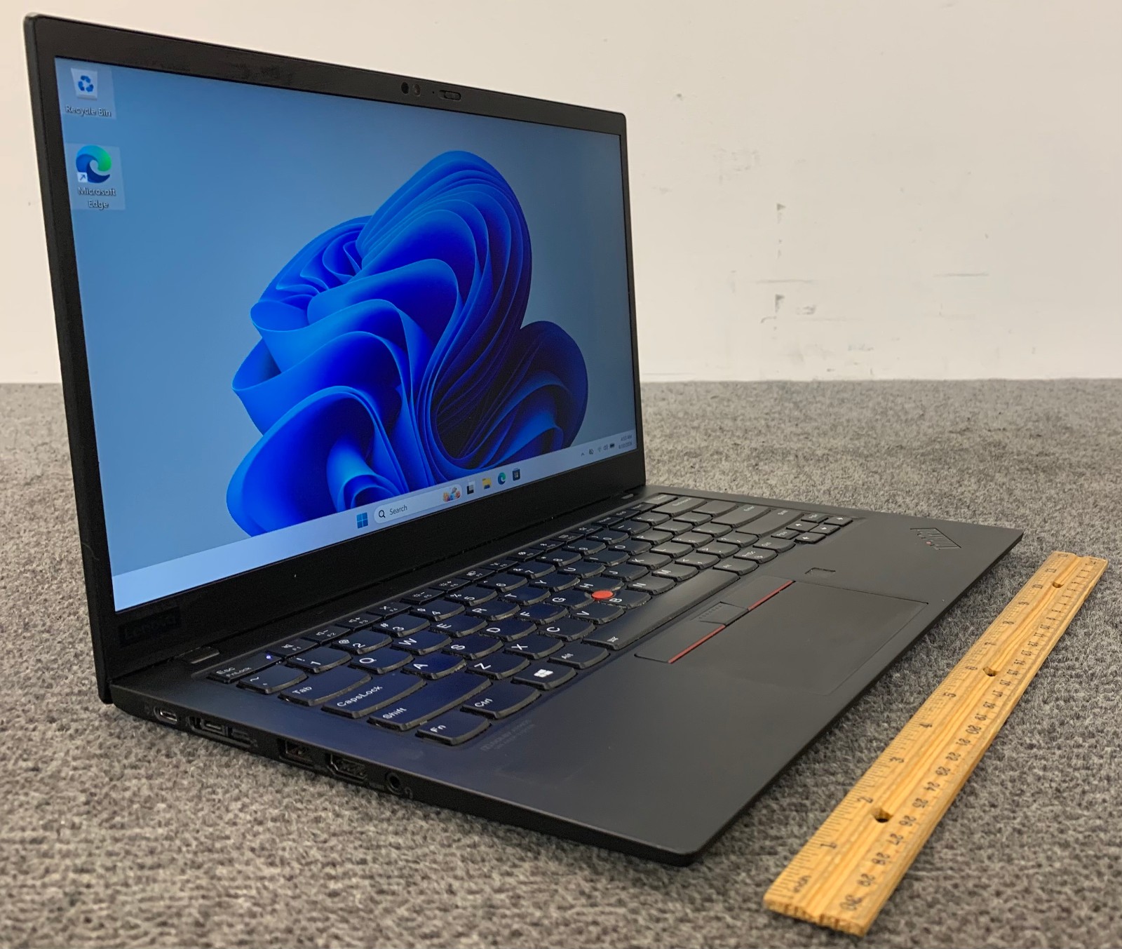 Lenovo ThinkPad X1 Carbon 7th Gen 2K 14″ Laptop i7-8665U 16GB 256GB NVMe, As Is