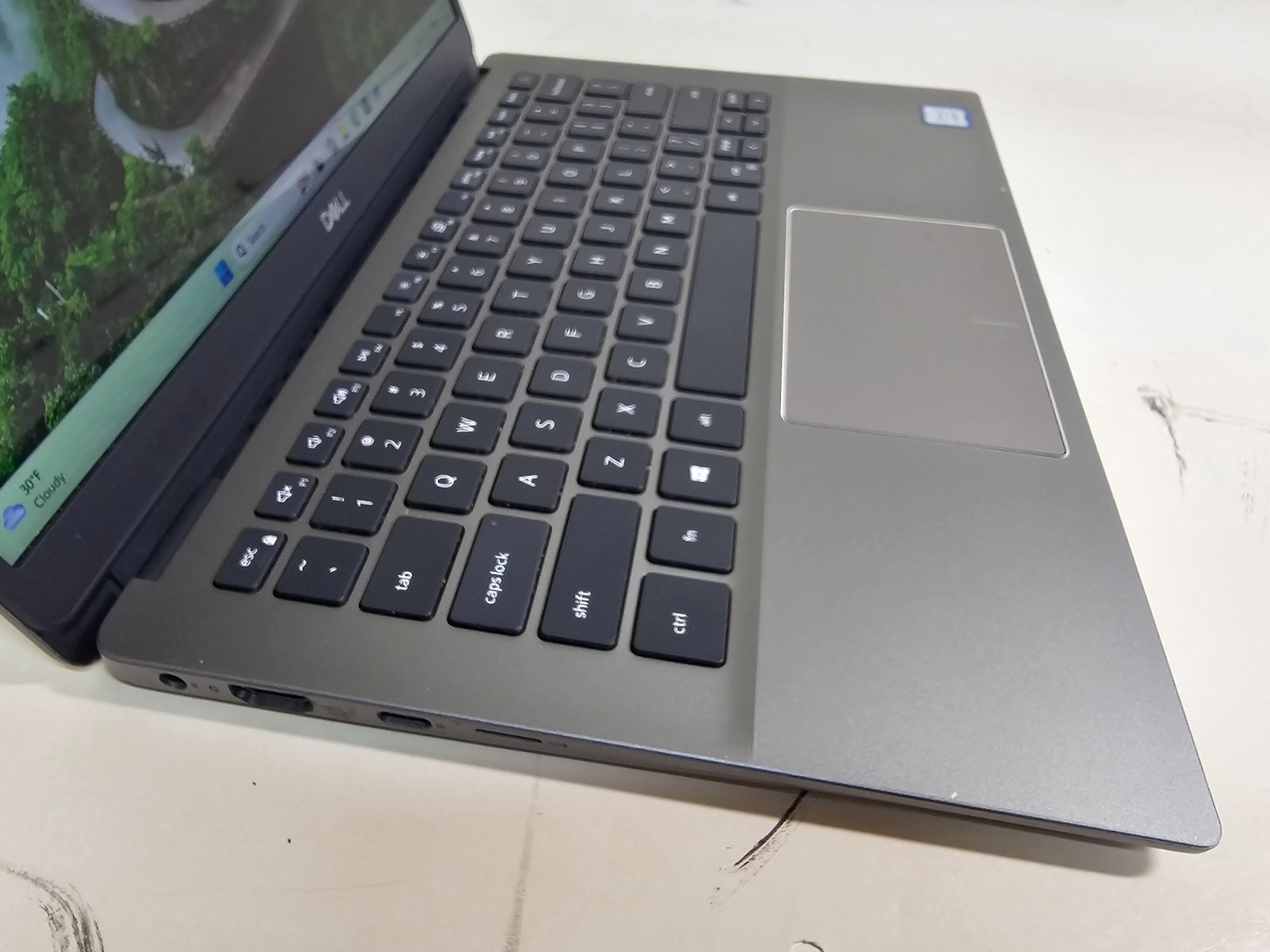 Dell Latitude 3301 Laptop – 1.8 GHz i7-8565U 8GB 256GB SSD Wi-Fi Cam 13.3″ – SP2